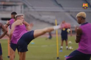 Lewandowski kopie jak Van Damme