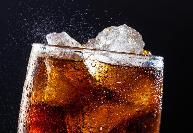 Domowa coca-cola: jak zrobić w domu popularny napój gazowany bez syfonu i bez soda streameru