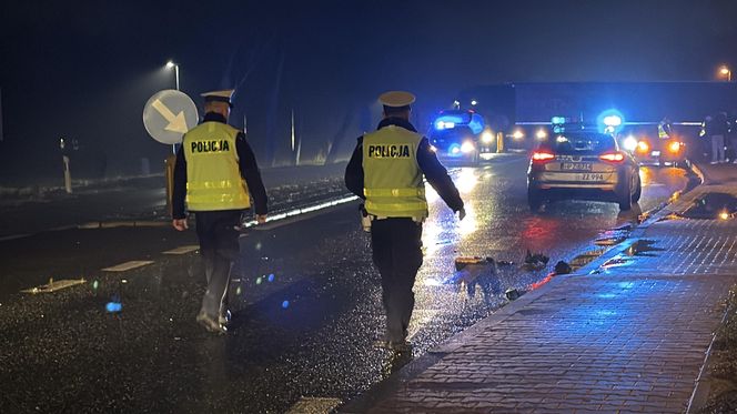 Tragedia na DK92. Kierowca potrącił młodą dziewczynę i uciekł. Trwają poszukiwania ciemnego auta