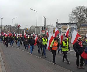 Protest rolników w woj. lubelskim. Rolnicy w Lublinie rozpoczęli przemarsz. Mamy zdjęcia!