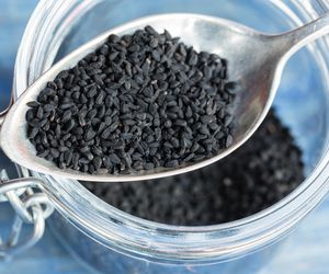 Co daje jedzenie czarnuszki? Oczyszcza organizm i pomaga w walce z nadwagą