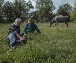 Gienek i Sławek zwany Jastrzębiem - bohaterowie serialu Rolnicy. Podlasie