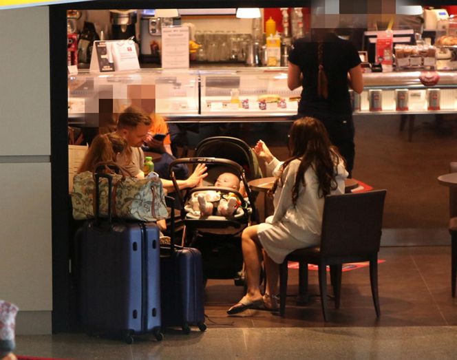 Marcin Hakiel z rodziną lecą na wakacje