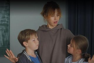 	M jak miłość odc. 1824. Kama (Michalina Sosna), Szymek (Staś Szczypiński), Maja (Laura Jankowska)