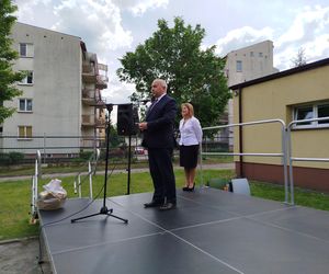 Przez lata ŚDS w Siedlcach działał w dwóch lokalizacjach, teraz już oficjalnie funkcjonuje w jednym miejscu, w budynkach dostosowanych do potrzeb osób z niepełnosprawnościami. 