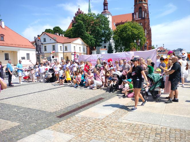 Chcieli podkreślić potrzebę swoich działań. Ulicami Białegostoku przeszedł Marsz Rodzin Zastępczych