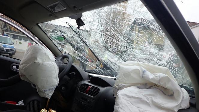 19-latek nie ustąpił pierwszeństwa i spowodował groźny wypadek