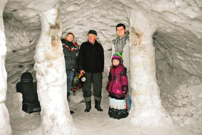 Z nudów zbudowali sobie igloo