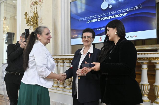 Dziennikarka "Super Expressu" Izabela Kraj odznaczona medalem "Dumni z Powstańców"
