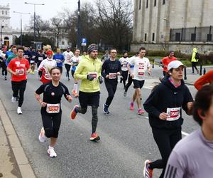 Bieg na Piątkę 2024, Warszawa - zdjęcia. Biegłeś? Szukaj się w galerii!