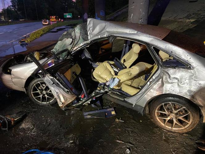 Katowice: Potworny wypadek na DK79! Samochód roztrzaskał się o filar 