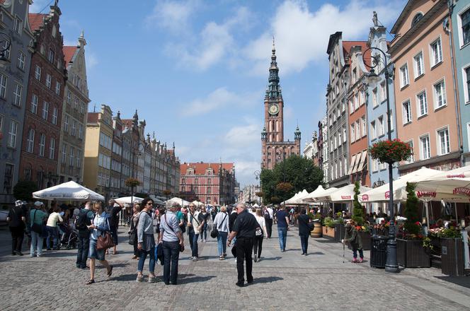 Automatyczne blokady receptą na zuchwałych kierowców. „Długi Targ to nie tor wyścigowy” 