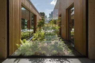 Dom na Kujawach. Dwie stodoły nad jeziorem