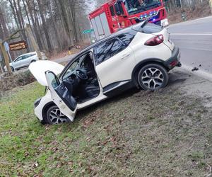 Wypadek na drodze krajowej. Zderzyły się ze sobą cztery pojazdy