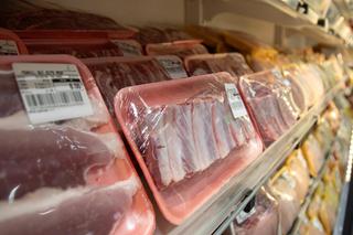 Plastik w mięsie w popularnym sklepie!