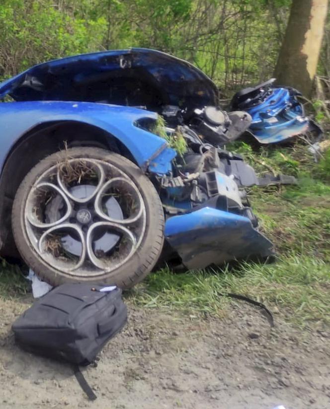Śmiertelny wypadek pod Wrocławiem! Kierowca alfy romeo zginął w zderzeniu z tirem i busem 