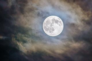 Częściowe zaćmienie Księżyca widoczne w całej Polsce. Kiedy oglądać ten wyjątkowy spektakl?
