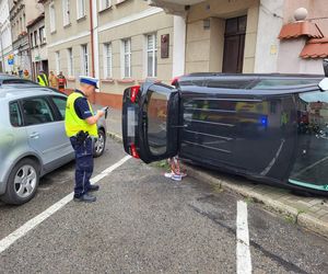 Dramat w Chełmnie. Kierowca wjechał w grupę ludzi. Pięć osób rannych, w tym dzieci [ZDJĘCIA]