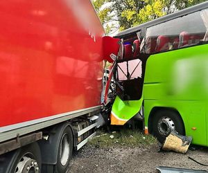 3 osoby zginęły w wypadku autobusu z Warszawy. Nowe informacje o poszkodowanych. Ucierpiały dzieci