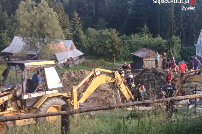 Śląskie: Tragedia przy drążeniu studni. Dwóch mężczyzn zostało przysypanych ziemią. Tylko jeden wyszedł z tego bez szwanku