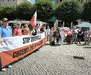 Manifestacja pod hasłem Sto nielegalnej imigracji w Lesznie