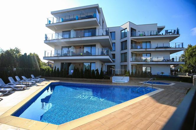 Proboszcz kupował apartamenty?! Wierni zatrudnili detektywa!