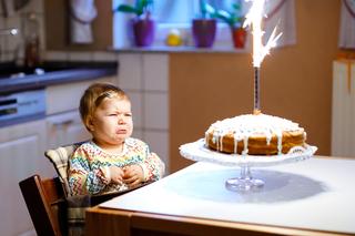 Mama wspomina 2. urodziny autystycznej córeczki. Nie popełnię więcej tego błędu