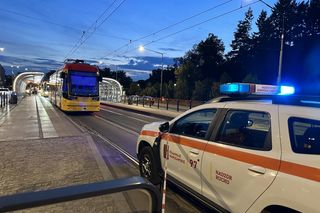 Wielkie utrudnienia w Warszawie, tramwaje na trasach objazdowych. Policja zablokowała przejazd na dużym skrzyżowaniu