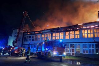 Pożar w Hajnówce. Z ogniem walczy ponad 20 zastępów strażaków