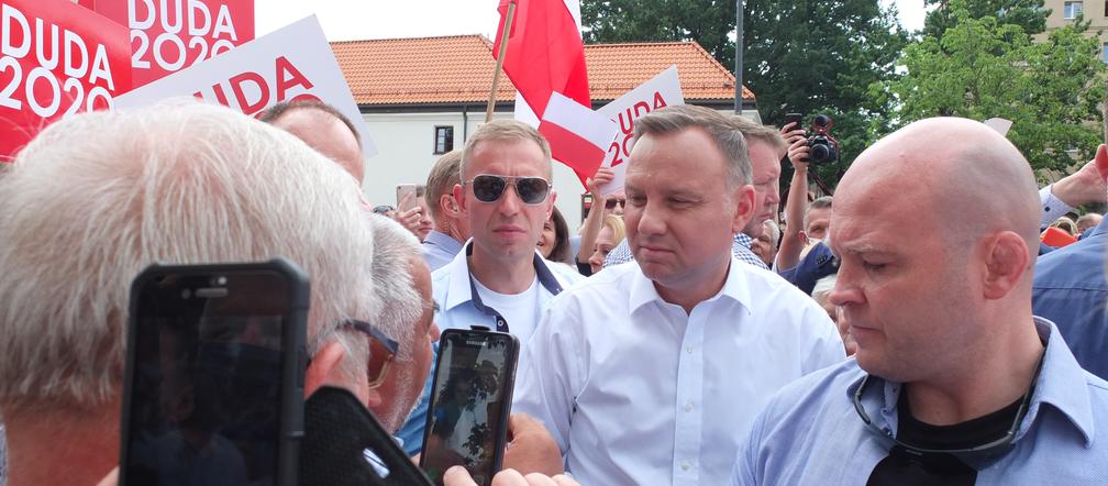 Prezydent Andrzej Duda spotkał się z lublinianami, czekali na niego także tęczowi aktywiści