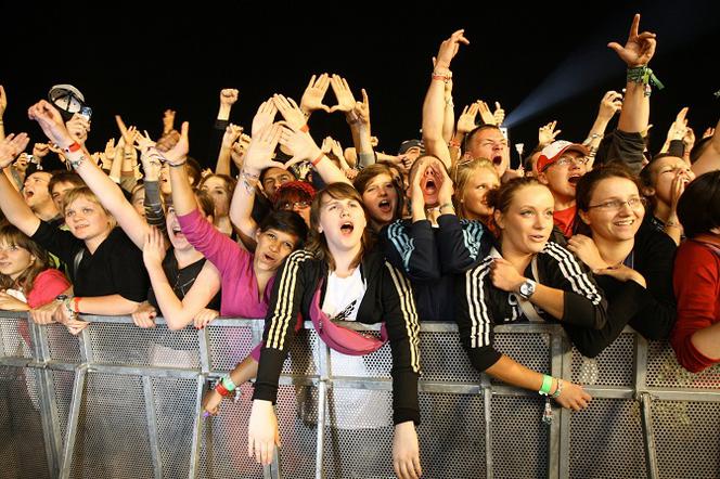 Tego słuchają polscy nastolatkowie! Muzycy i gatunki najpopularniejsze wśród młodzieży