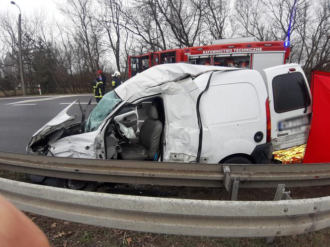 Tragiczny wypadek na S7: TIR zmiótł osobówkę z drogi