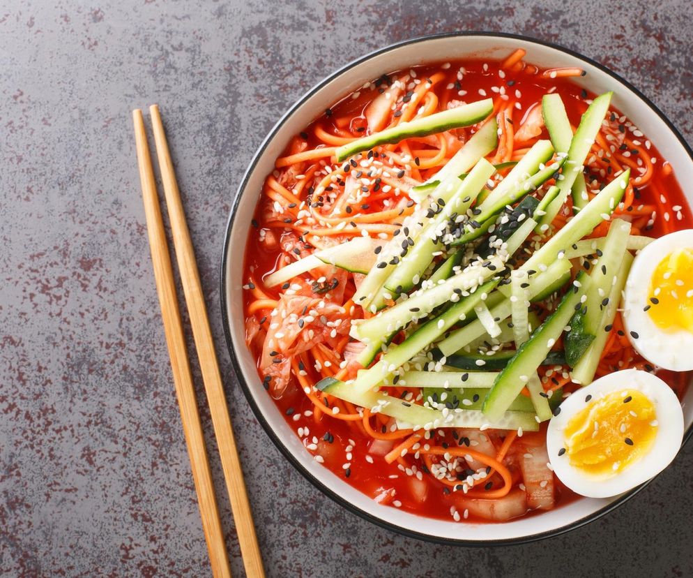 Koreański makaron na zimno. Idealny nie tylko na upalne dni