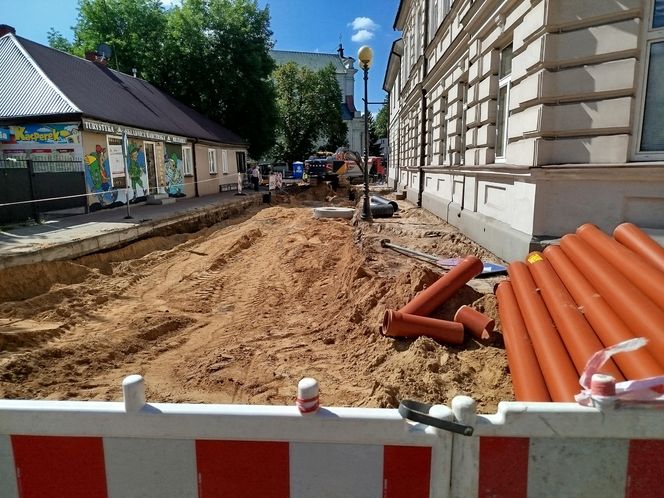 Rozkopanie dużego skrzyżowania odsłoniło fragmenty historii miasta Siedlce