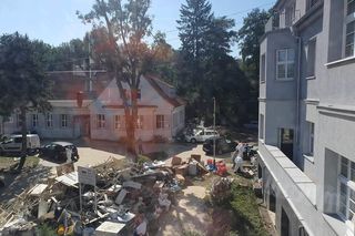 Zniszczone tomografy, ewakuowali pacjenci. Tak wygląda szpital w Nysie 