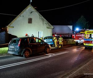 Jeden wjechał samochodem w dom, drugi w mur i dachował