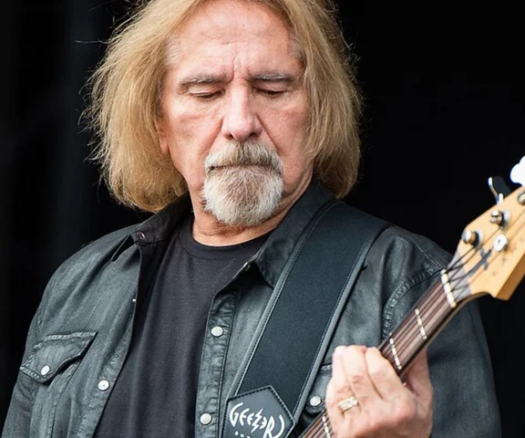 Geezer Butler wspomina moment, w którym po raz pierwszy zobaczył na scenie swojego idola