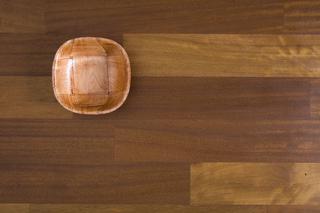 Drewno egoztyczne na podłodze: iroko