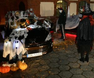 Halloweenowy Zlot Bezdaszników, czyli straszne kabriolety w Tychach. To dopiero wyższy poziom przebierania GALERIA