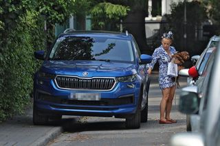 Anna Mucha nawadnia psa