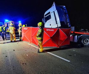 Śmiertelny wypadek na S8 pod Wieruszowem. Mężczyzna zginął w zderzeniu dwóch tirów [ZDJĘCIA].