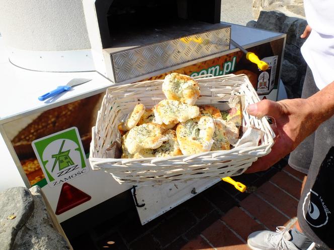 Lubelski Festiwal Smaku. Pan Andrzej został Mistrzem Świata w jedzeniu lubelskich cebularzy