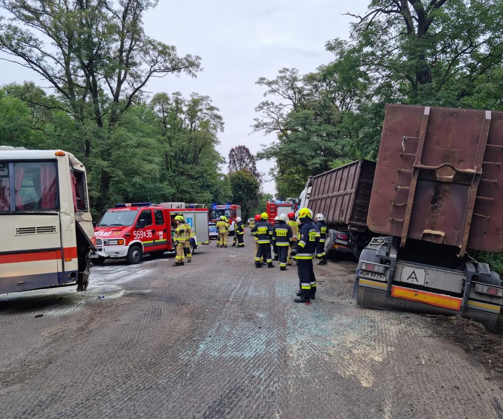 Wypadek autokaru szkolnego koło Wieruszowa
