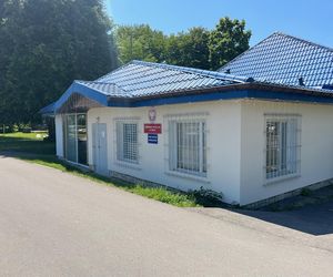 Łukasz podpisał się na ścianie posterunku. Zostawił nawet swój numer PESEL