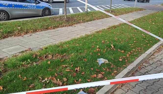 Uciekał przed ścigającymi go policjantami, po drodze wyrzucał narkotyki przez okno auta