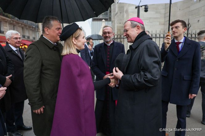 Marta Nawrocka w katedrze Notre Dame w Paryżu