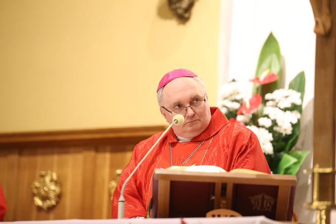 Bp Janusz Mastalski do młodych: Dbajcie o swoje rodziny