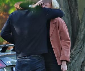 Andrzej Chyra smyra i całuje