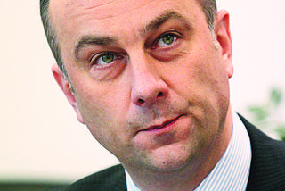 Wiceminister Marcin Jabłoński podbiera auto BOR