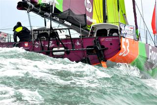 Vendee Globe: Gutkowski zrzuca genakera, Beyou ma kłopoty z kilem